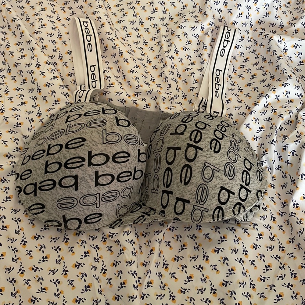 Bebe bra been wore a couple of times,but I’m excellent condition size 38D